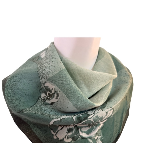 Patricia Dumont Green Silk Scarf with Floral Design - Picture 3 of 12